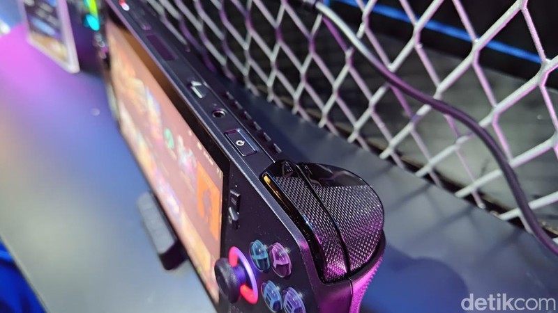 Asus resmi merilis handheld gaming terbarunya di Indonesia, yaitu ROG Ally X. Dikatakan bahwa kedatangannya membawa beberapa peningkatan dari seri sebelumnya.