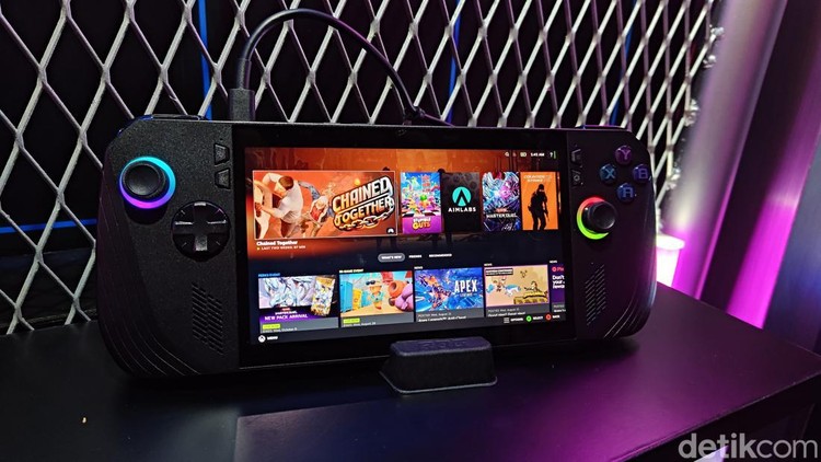 Asus resmi merilis handheld gaming terbarunya di Indonesia, yaitu ROG Ally X. Dikatakan bahwa kedatangannya membawa beberapa peningkatan dari seri sebelumnya.