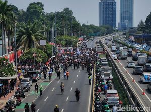 Jalan Gatsu Depan DPR Ditutup, Kendaraan Diarahkan ke Busway
