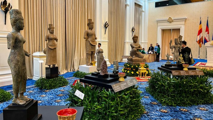 Artifacts are displayed during a 