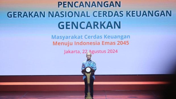 Ketua Dewan Komisioner OJK Mahendra Siregar