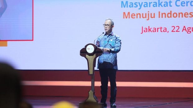 Ketua Dewan Komisioner OJK Mahendra Siregar