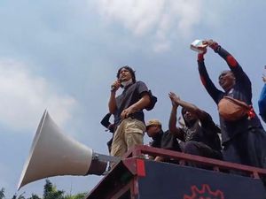 Bintang Emon dari Atas Mobil Komando Tolak Revisi UU Pilkada: Lawan!