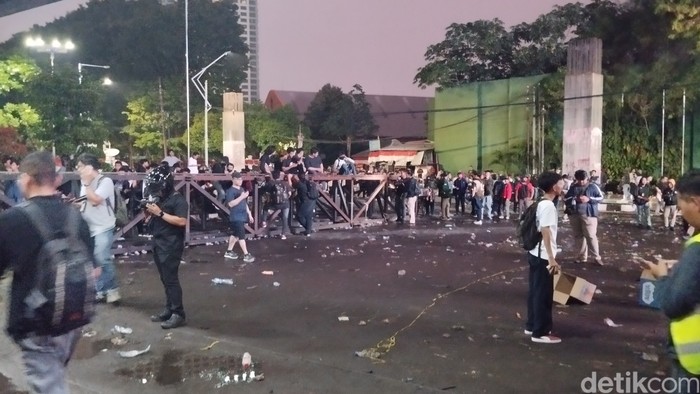 Kondisi Jl Gelora belakang DPR, 22 Agustus 2024 pukul 18.30 WIB. (Maulana Ilhami Fawdi/detikcom)