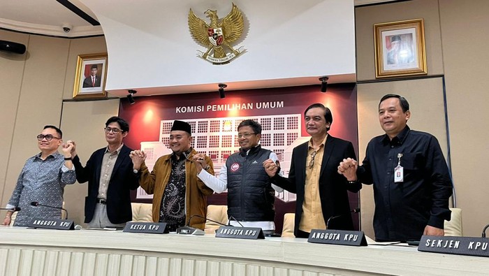 Konferensi pers KPU RI merespons keputusan DPR RI membatalkan pengesahan Revisi UU Pilkada, Kamis (22/8/2024).