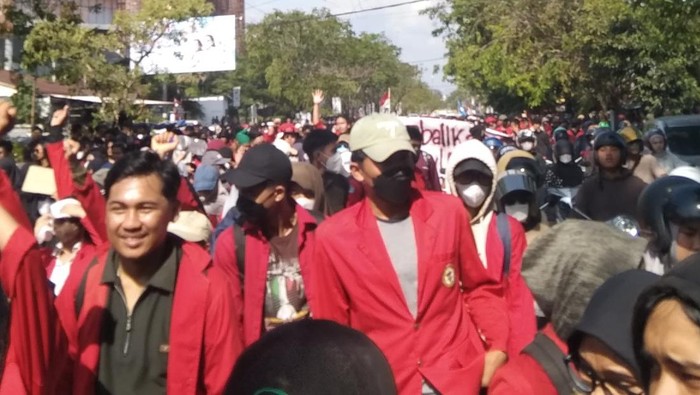 Mahasiswa Unhas longmarch ke Kantor DPRD Sulsel. Dokumen Istimewa