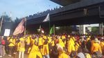 Potret Massa Demo Revisi UU Pilkada di Fly Over Makassar-DPRD Sulsel