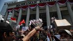 Mantan Menag Lukman Hakim Ikut Orasi Tolak Revisi UU Pilkada di MK