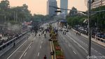 Massa Demo DPR Blokade Tol Dalam Kota, Lalin Dialihkan