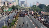 Jasa Marga telah menutup sementara akses keluar Pejompongan Km 09+800 dari arah Semanggi. Selain itu, Jasa Marga mengimbau pengguna tol arah Bandara Soekarno-Hatta mencari jalur alternatif.