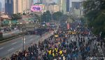 Massa Demo DPR Blokade Tol Dalam Kota, Lalin Dialihkan