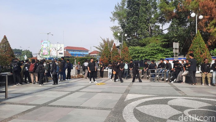 Massa mahasiswa UGM demo RUU Pilkada, Kamis (22/8/2024).