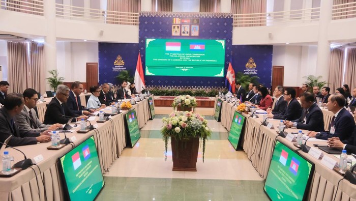 Menlu Retno bertemu pemerintah Kamboja di Phnom Penh