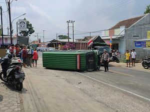 Penampakan Mobil Tahanan Milik Kejari Tanggamus Terguling