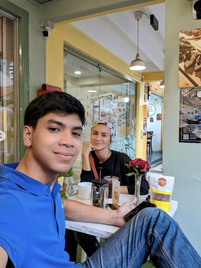 Momen Wanda Hamidah Kulineran Bareng Anak dan Jajan Durian Musang King