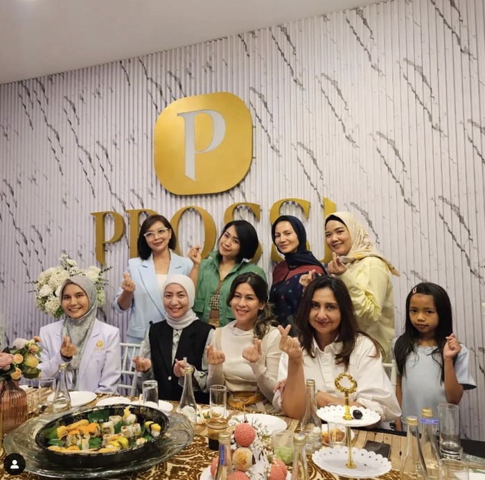 Momen Wanda Hamidah Kulineran Bareng Anak dan Jajan Durian Musang King Momen Wanda Hamidah Kulineran Bareng Anak dan Jajan Durian Musang King