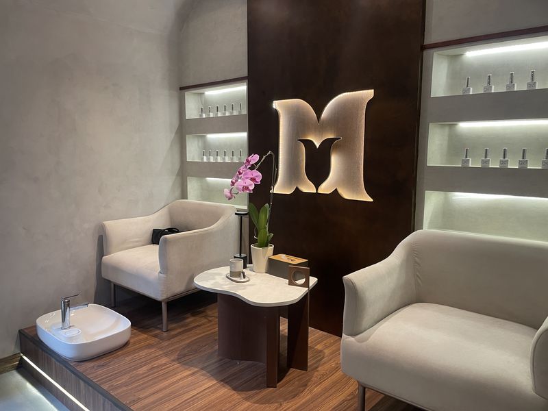 Nail Saloon Manifest