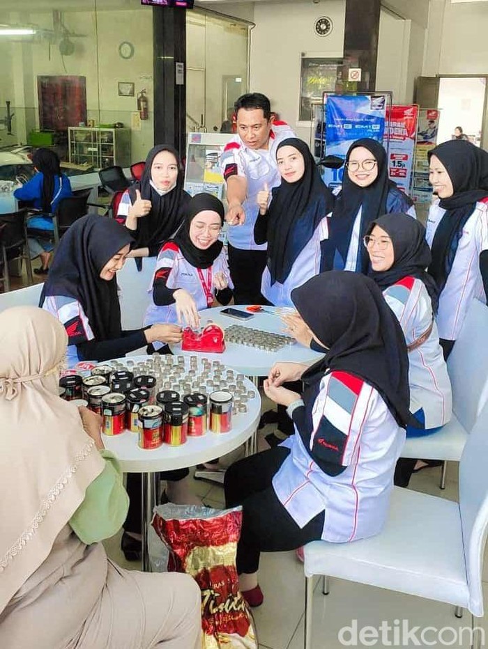 Pasutri di Kota Probolinggo Beli Motor Baru dengan Ribuan Uang Koin