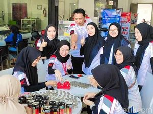 Cerita Pasutri Beli Motor untuk Anak Pakai Uang Koin Sekarung Ditabung 5 tahun