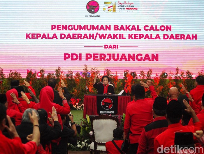 PDIP mengumumkan bakal calon kepala daerah tahap dua untuk Pilkada 2024. Ada 169 calon kepala daerah yang diumumkan oleh Ketum PDIP Megawati Soekarnoputri di DPP PDIP, Jakarta, Kamis (22/8/2024).