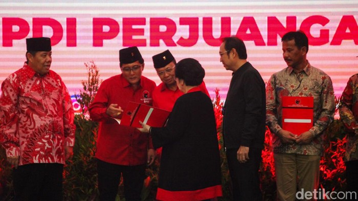 PDIP mengumumkan bakal calon kepala daerah tahap dua untuk Pilkada 2024. Ada 169 calon kepala daerah yang diumumkan oleh Ketum PDIP Megawati Soekarnoputri di DPP PDIP, Jakarta, Kamis (22/8/2024).