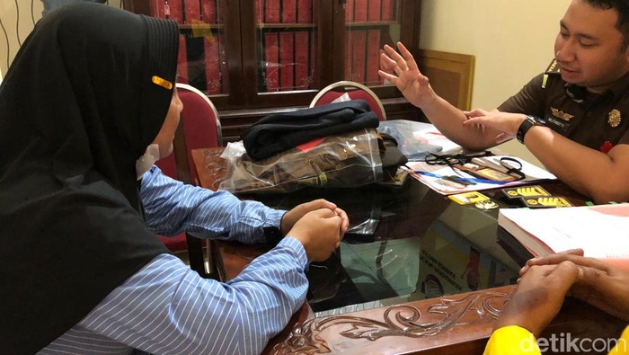 Pegawai kejaksaan gadungan saat diamankan