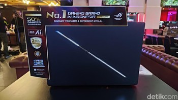 Ia menyebutkan bahwa laptop ini hadir dalam dua varian warna, yakni eclipse grey dan juga platinum white. Foto: (Panji Saputro/detikINET).