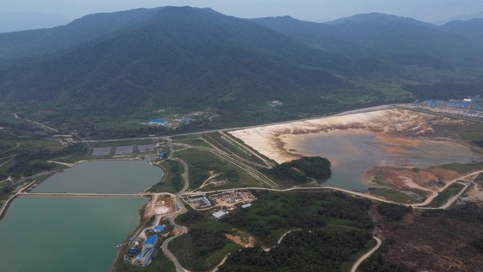 Penampakan Tambang Tembaga Milik China di Ekuador A drone view shows different areas of the Mirador Mine in Ecuacorriente's operating zone, in Tundayme, Ecuador, August 15, 2024. REUTERS/Karen Toro