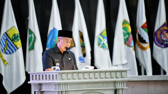 Penjabat (Pj.) Gubernur Provinsi Jawa Barat Bey Machmudin