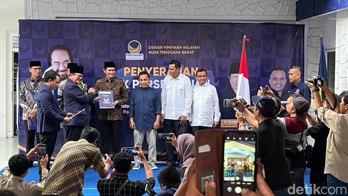 Penyerahan rekomendasi NasDem kepada para calon kepala daerah di NTB, Kamis (22/8/2024).