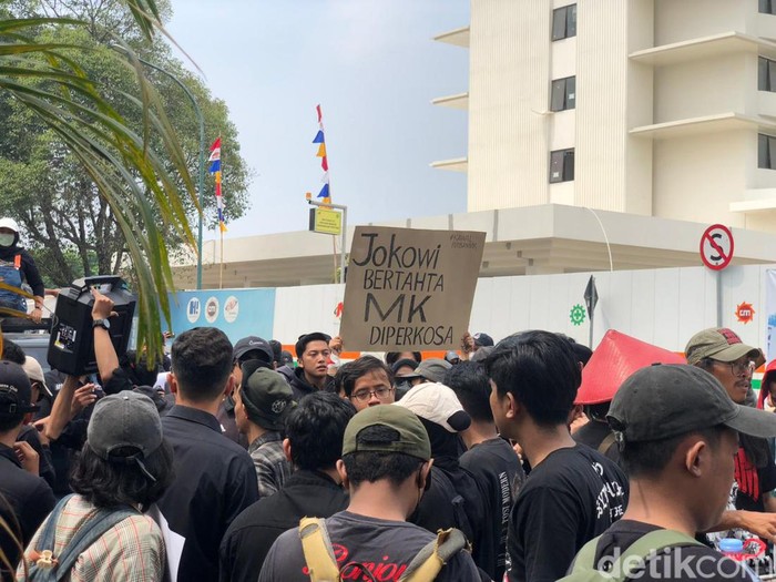 Demo menolak revisi UU Pilkada di Titik 0 Km Jogja, Kamis (22/8/2024).