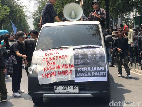 Suasana aksi menolak pengesahan revisi UU Pilkada di Kota Jogja, Kamis (22/8/2024).