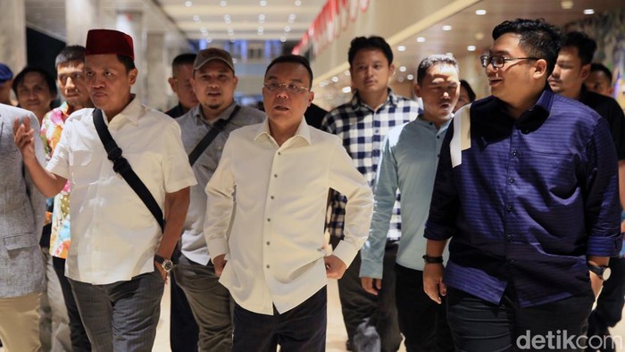Pimpinan DPR Sufmi Dasco Ahmad menegaskan revisi UU Pilkada batal. Dia menyebut putusan yang berlaku adalah Putusan MK Nomor 60 dan Nomor 70.