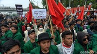 Demonstrasi depan gedung DPR RI dengan tuntutan menolak revisi UU Pilkada masih berlangsung.