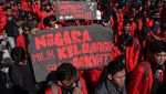 Potret Massa Tolak RUU Pilkada Duduki Gedung DPRD Sulsel