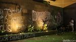 Potret Tembok Gedung DPR Penuh Vandalisme