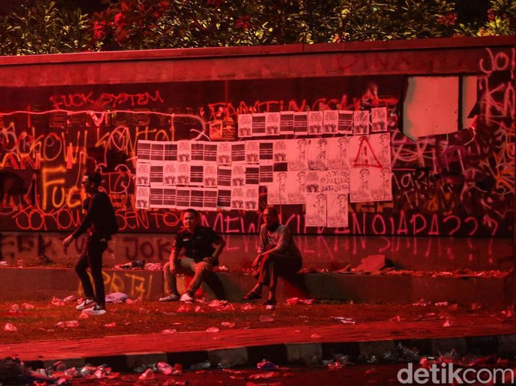 Potret Tembok Gedung DPR Penuh Vandalisme