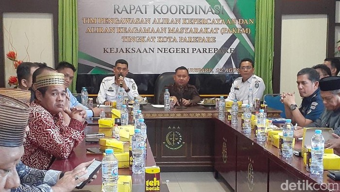 Rapat koordinasi membahas adanya laporan dugaan aliran sesat beroperasi di Kota Parepare.