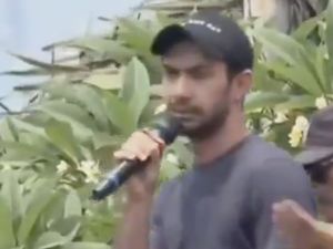 Reza Rahadian Orasi di Gedung DPR, Netizen Bilang Respek!