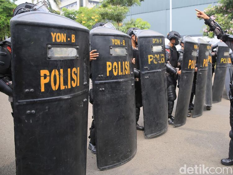 Ribuan Personel Gabungan Amankan Aksi Tolak Revisi UU Pilkada