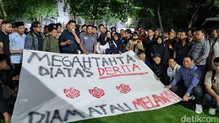 RUU Pilkada Batal Disahkan, Mahasiswa, Buruh dan Masyarakat Jatim Tetap Aksi Besok