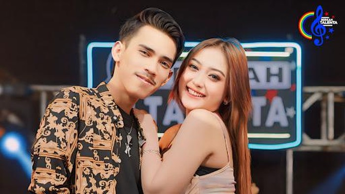 Shinta Arsinta feat Arya Galih menyanyikan lagu Kawin Kontrak.