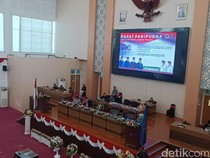 DPRD Sentil Pemkab Lombok Tengah gegara Undangan HUT RI Dibungkus Plastik