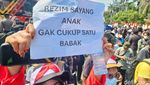 Suara-suara Rakyat Ramaikan Demo di Depan Gedung DPR