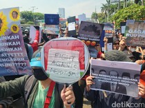 Arie Kriting-Bintang Emon Ikut Aksi Tolak Revisi UU Pilkada di DPR