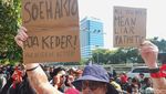 Suara-suara Rakyat Ramaikan Demo di Depan Gedung DPR