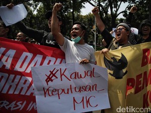 Menghentikan Akrobat Hukum