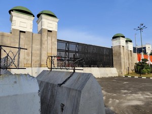 Jelang Demo Revisi UU Pilkada, Pagar DPR Dipasangi Barier Beton