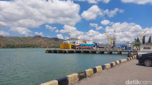 Suasana di Pelabuhan Lembar, Kabupaten Lombok Barat, NTB, Senin (19/8/2024). (Foto: Nathea Citra/detikBali)