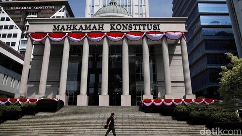 Gedung MK akan disambangi demonstran yang meonlak revisi Undang-Undang Pilkada, Kamis (22/8/2024). Begini suasana gedung MK jelang aksi.